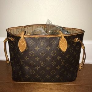 Louis Vuitton Neverfull PM purse